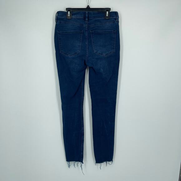 Free People Women 5 Front Button Destroyed Reagan Dark Wash Jeans Size 27 - Picture 4 of 4